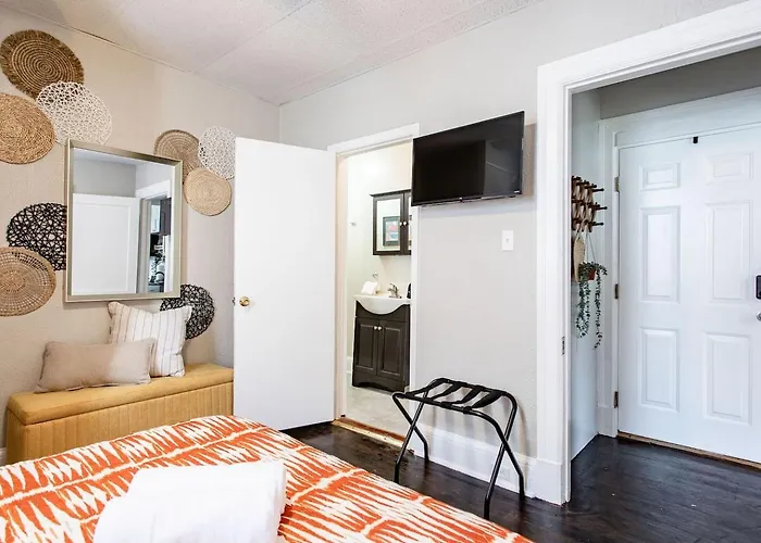 Sweet Little 1br Near Hospital & Park Apartment Pittsburgh